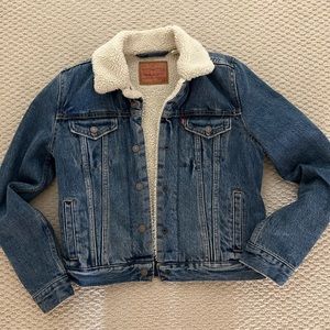 Classic Levi’s sherpa denim jean jacket xs